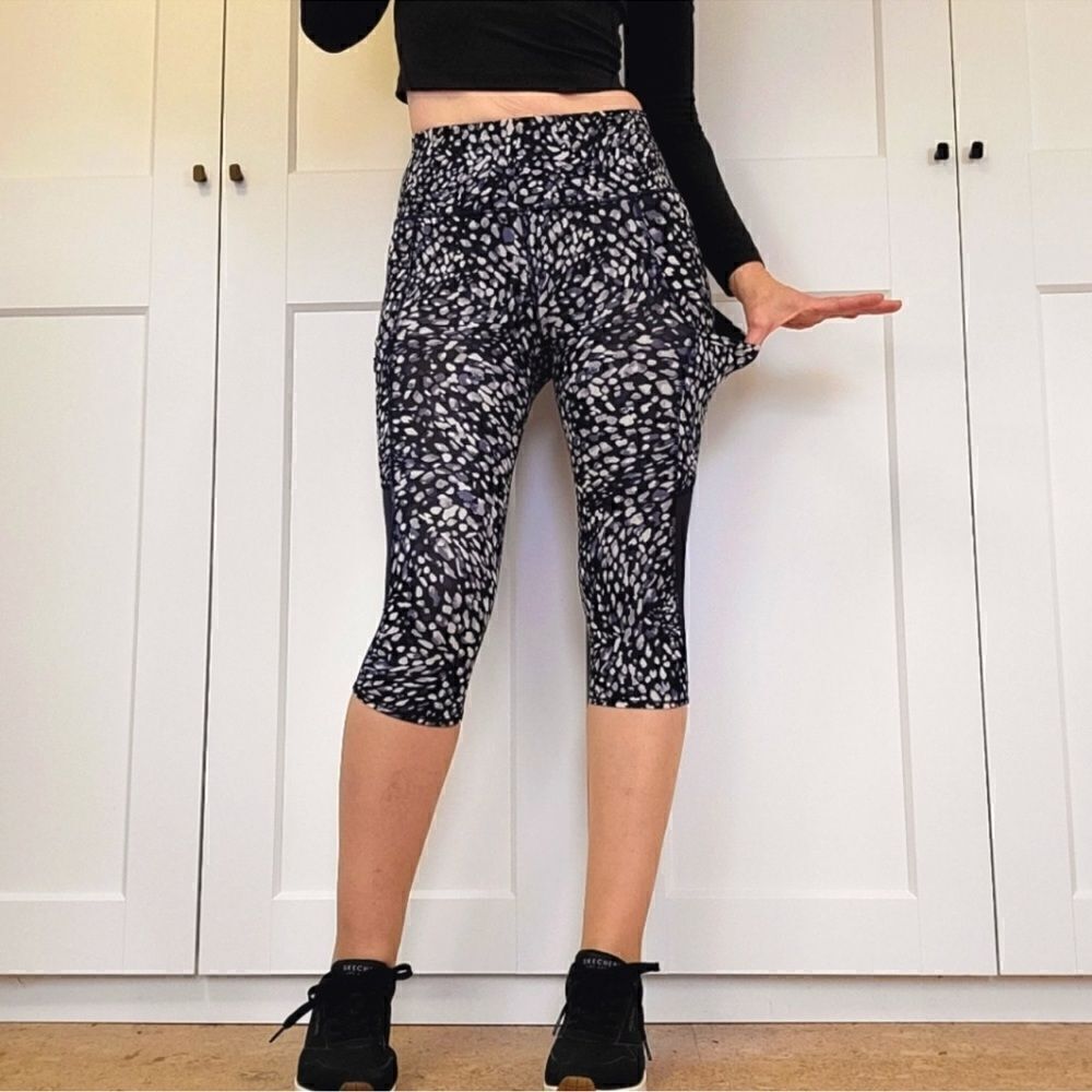Athleta Up for Anything Capri Crop Tight Stash Pocket Spotty Blue S